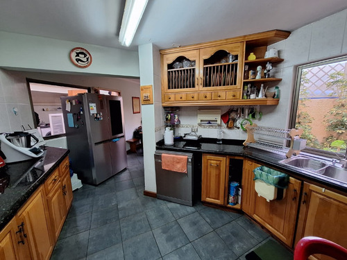 Excelente Casa De 4 Dormitorios En Los Almendros Reñaca