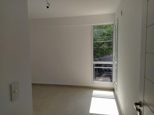 Imagen 15 de 24 de Departamento 4° Piso Al Frente 2 Ambientes - San Fernando -