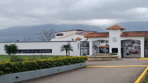 Casa En Venta  La Castellana Urb  Los Laureles Im