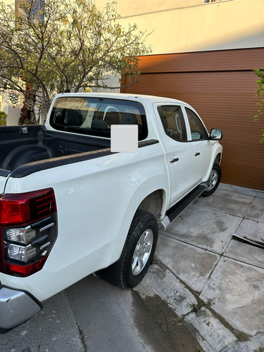 Mitsubishi L200 2.4 Cabina Doble 4x2 Mt