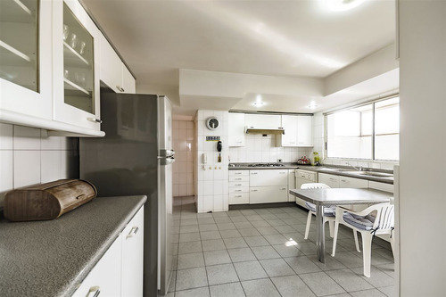 Departamento En Venta De 2 Dormitorios En Suite En Vitacura