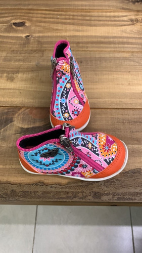 Imagen 3 de 4 de Zapatillas Infantiles Te Para Tres Modernas Cómodas Nuevas