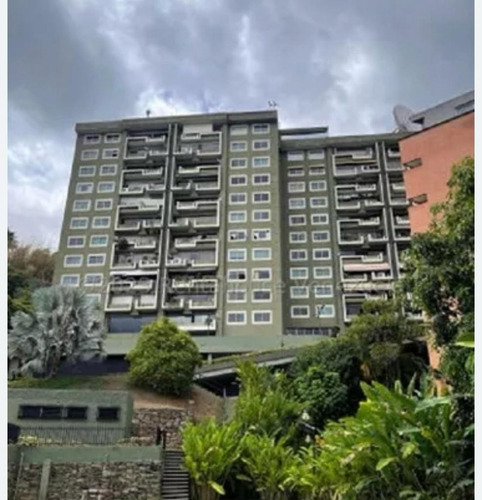 Alquilo, Bello Y Amplio Apartamento, Con Bella Vista A Caracas Y Totalmente Equipado.