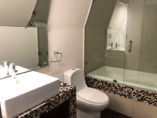 Residencia En Venta En Cumbres Del Lago, Juriquilla. Lago Saquila