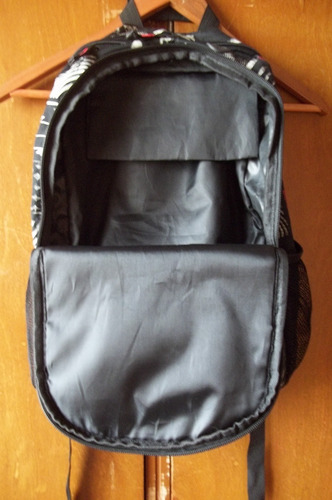 Mochila Reforzada Porta Skate Marca Kossok
