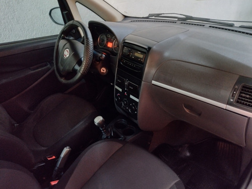 Imagem 7 de 12 de Fiat Idea 2013 1.4 Attractive Flex 5p