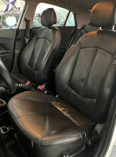 Imagem 11 de 15 de Hyundai Hb20s 1.6 Premium 16v 2014