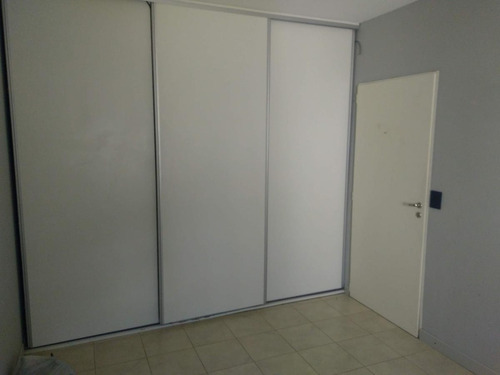Imagen 9 de 15 de Venta - Casa - Ph - Hurlingham- Jardín - Parrilla - Lavadero- Cochera