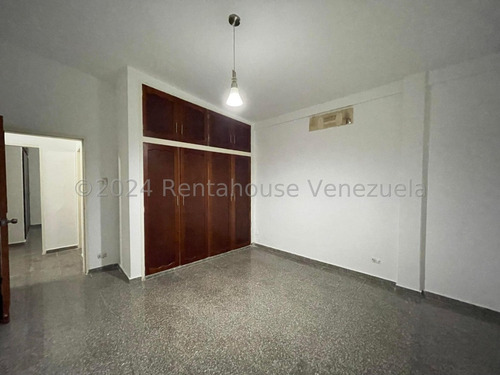 Casa Quinta En Venta Urb El Castaño Maracay Toda Remodelada Cocina Empotrada De Seguridad Amplia Y Cómoda Nela 25-1318