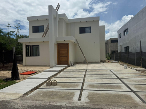 Villa En Venta En Playa Nueva Romana, A Estrenar.