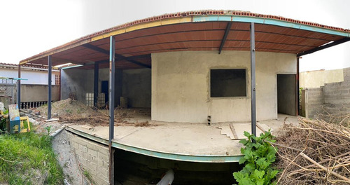 Ls Vende Terreno Con 75% Casa Construida El Junquito