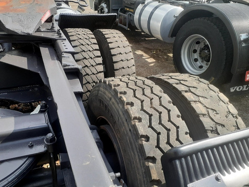 Imagem 10 de 15 de Volvo Fh 380 6x2 Ano 2005 Cama Gaucha E Turbo Clima