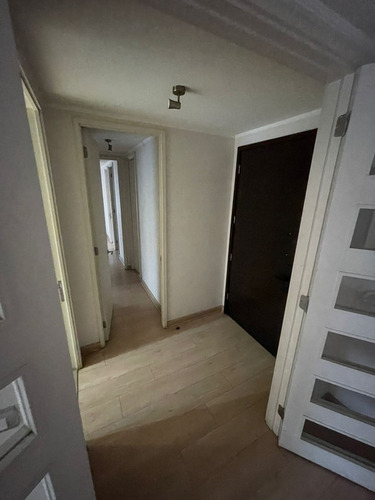 Se Vende Amplio Departamento En Ñuñoa Con Estacionamiento Y