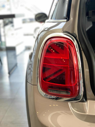 Imagen 5 de 10 de Mini Cooper Classic 2022 1.5 F55 Pepper 136cv
