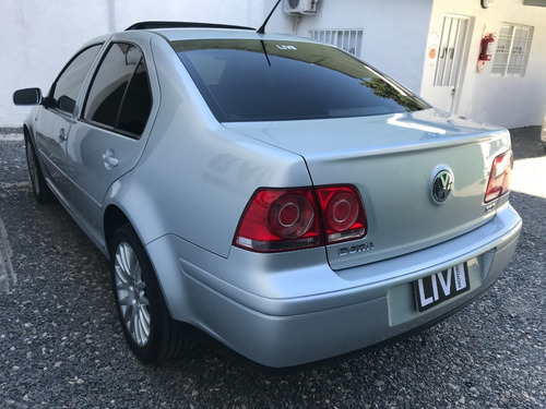 Volkswagen Bora Highline 1.8t Año 2008 - Liv Motors