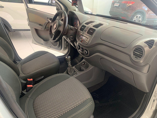 Imagem 8 de 15 de Fiat Grand Siena Essence 1.6 Flex 16v