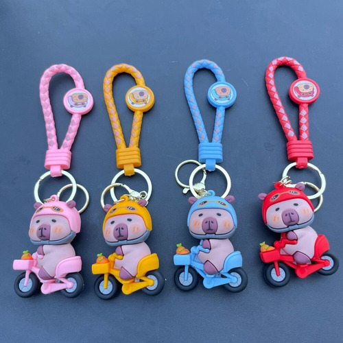Llavero Pvc Suave Con Ganchito Carpincho Capybara Ciclista Rosa