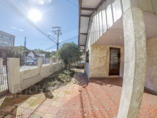 Casa Com 126,72 M² De Área Construída, Contendo 3 Dormitórios, Sala De Estar E Jantar, Banheiro Social, Cozinha, Área De Serviço, Deposito, Varanda E 1 Vaga De Garagem.terreno Escriturado, Contendo Á