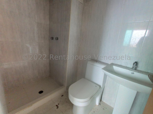 Apartamento Penthouse En Venta Obra Limpia Con Planta Electrica Jardin Piscina Cancha Tenis Planta Estef 24-5713