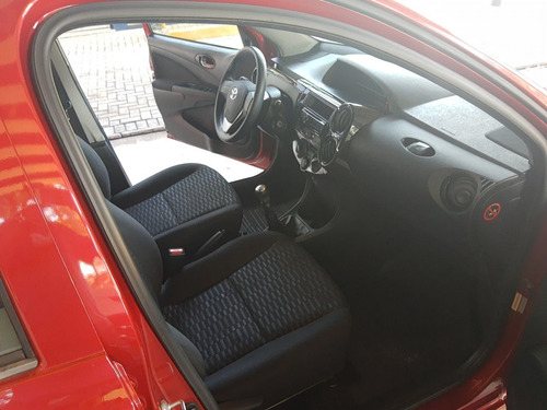 Imagem 8 de 12 de Toyota Etios Hatch 1.3 16v 4p Flex X