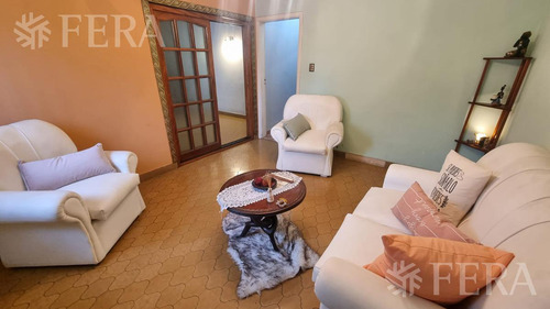 Venta Casa 5 Ambientes Con Cochera, Patio Con Parrilla Y Terraza En Don Bosco