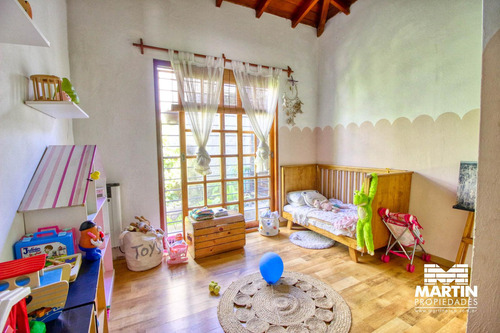 Casa En Venta En Martinez 4 Ambientes Uno En Suite, Jardín Con Pileta, Cochera X 2.
