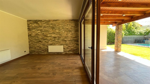 Casa En Venta 4d, Chicureo, Colegio Pedregal Y San Anselmo.