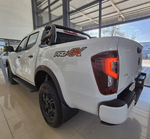 Nissan Frontier PRO4X 4X4 AUT