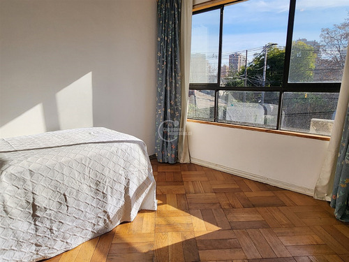 Casa En Venta De 5 Dorm. En Las Condes