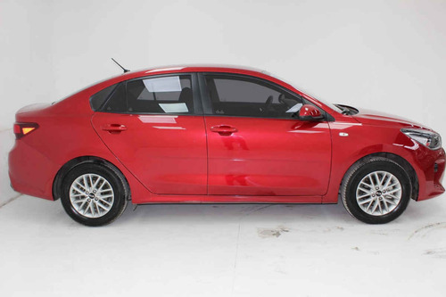 Imagen 4 de 13 de Kia Kia Rio Sedan 2018 4 Cilindros