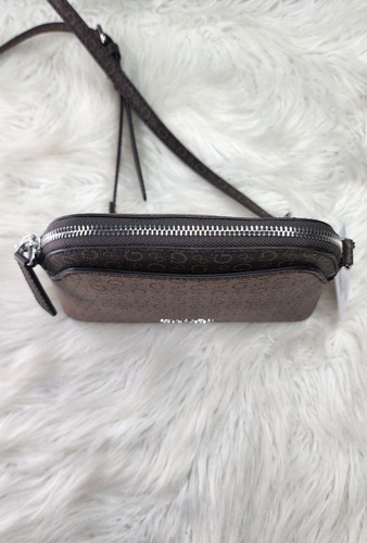 Bolsa Crossbody Guess Factory Cc888314 Color Cafe Marrón Oscuro Estampado Níquel Marrón Oscuro