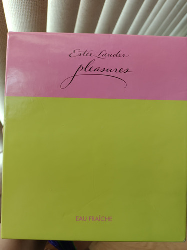 Estee Lauder Pleasures Eau Fraiche + Cosmetiquera!!