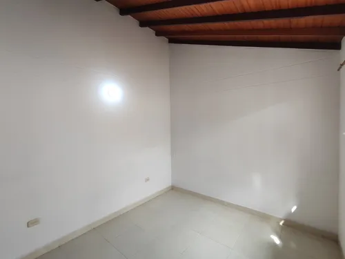 Casa En Arriendo En Prados Del Este. Cod A30680