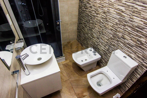 Venta Casa 4 Ambientes, Castelar Norte Excelente Chalet Reciclado A Nuevo En La Mejor Zona De Cast..