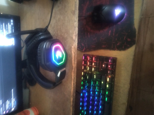 Auriculares Gamer Alpha A9000 Play Microfono Luz RGB Cancelacion Sonido