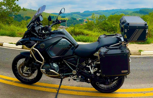 Triple Black Com Diversos Acessórios