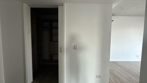 3 Ambientes En Venta A Estrenar, Piso Alto, Con Incrible Vista En Quartier Del Bajo.