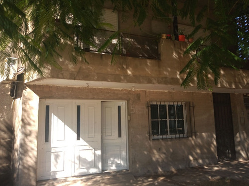 Casa 12 Años Antiguedad Dos Plantas Con Patio