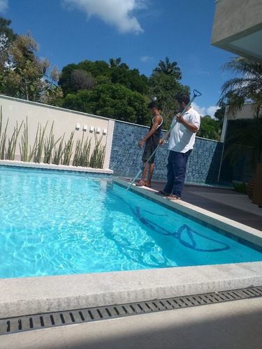Imagem 1 de 3 de Limpeza De Piscinas