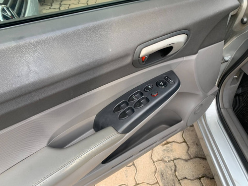 Imagem 9 de 13 de Honda Civic 1.8 Lxs 16v Flex 4p Manual