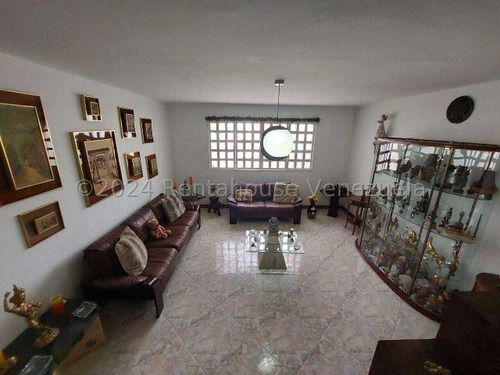 Casa En Venta En El Llanito En Calle Cerrada Con Vigilancia, Excelente Oportunidad De Inversion 25-6765 Jc