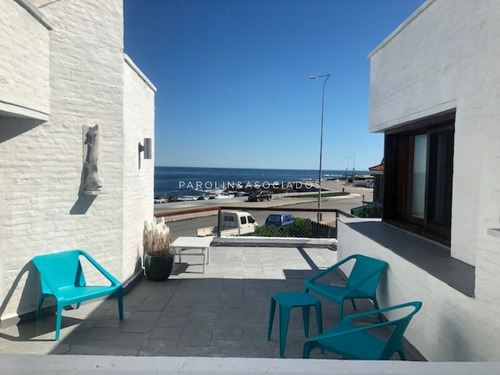 Casa En Venta De 4 Dormitorios Frente Al Mar En Península, Punta Del Este.