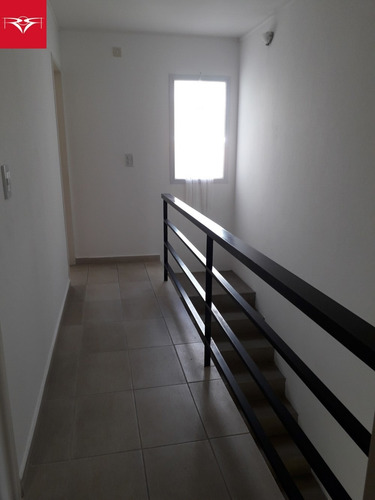 Venta De Dúplex En City Bell (18 E/ 479 Y 480)