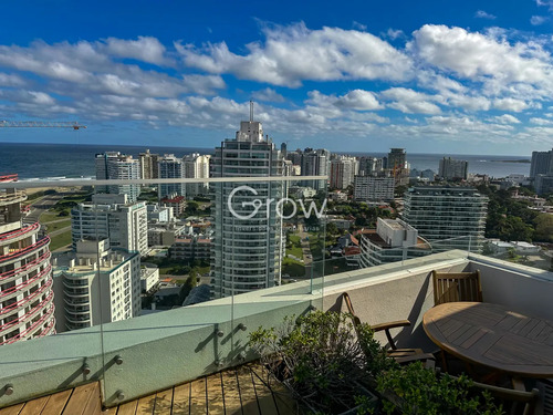 Planta Especial En Piso Alto, Parrillero Y Jacuzzi En Balcón