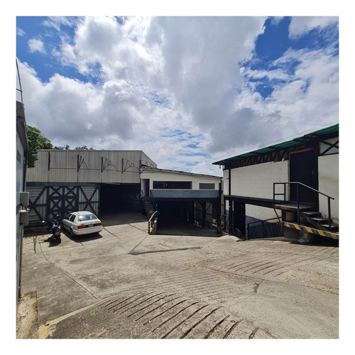 Imagen 1 de 9 de Alquilo Galpon 1045m2 4h/6b/10p Carrizal