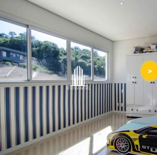 Imagem 12 de 15 de Casa Em Condomínio Fechado , Com 4 Quartos E 4 Suites , Piscina , Sala Ampla Com Pé Direito Duplo . - Al1250