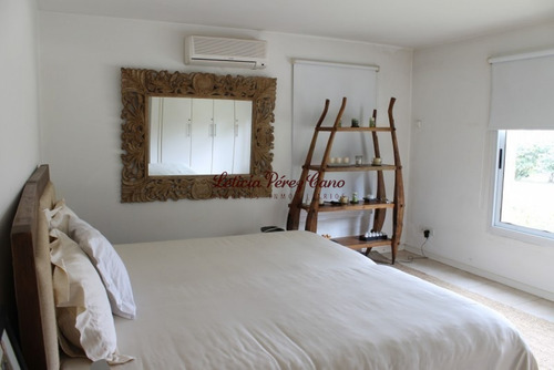 Venta Casa En Laguna Blanca , Manantiales 4 Dormitorios - Ref: 18844