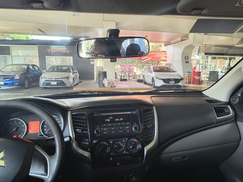 Mitsubishi L200 2.4 Cabina Doble 4x2 Mt
