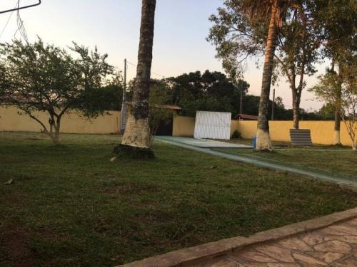 Imagem 8 de 14 de Chácara Murada Com Pelo Espaço E 2 Quartos. Itanhaém/sp |