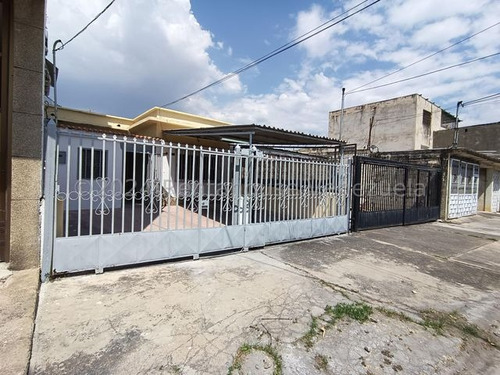 Casa Para Remodelar En Venta San Ignacio Maracay 24-18854 Dc